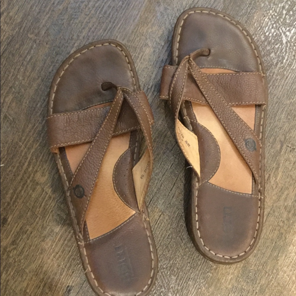 Born flip flop style sandals